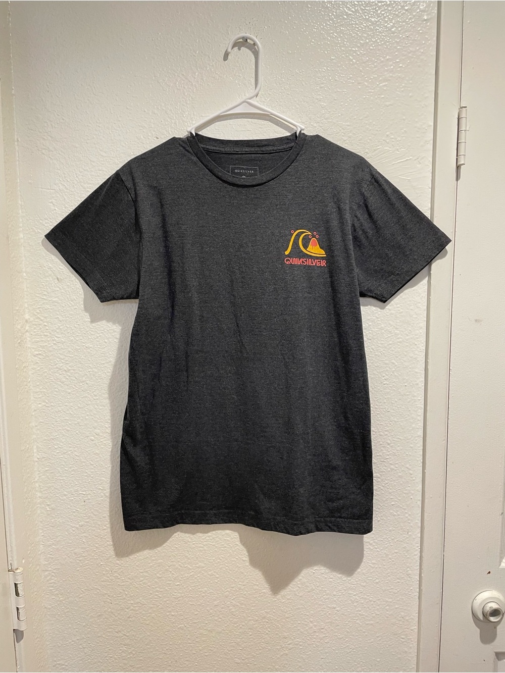 Quiksilver Men's 'Circle Back' Volcano Graphic Tee | Charcoal - M